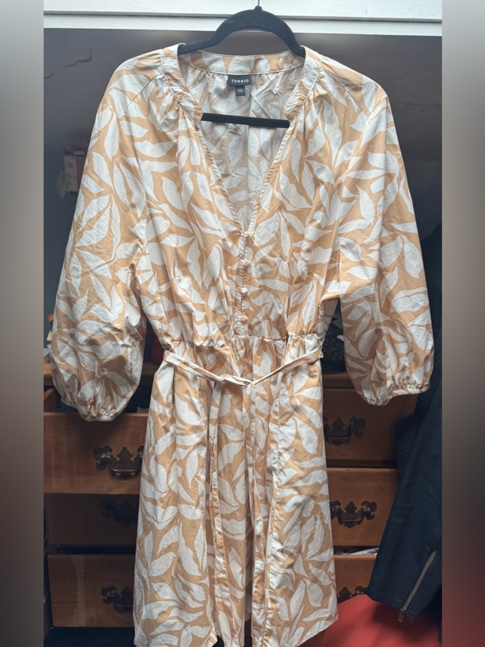 Torrid Size 1 Cream & Tan Leaf-Print Tie-Waist Midi Dress